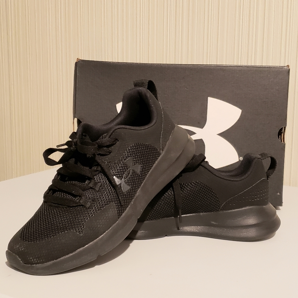 Under Armour Women's Essential Black Sneaker, Sz 8 Model 3022955-02